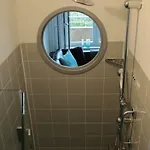Patrei Mit Kleinem Meerblickauch Beim Duschen Und Wallbox *