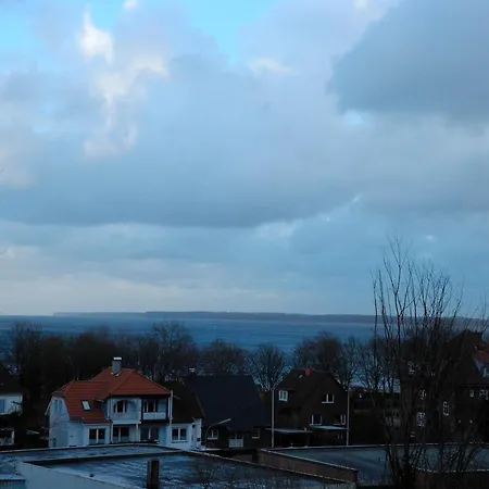 Patrei Mit Kleinem Meerblickauch Beim Duschen Mit Wallbox Daire Eckernförde
