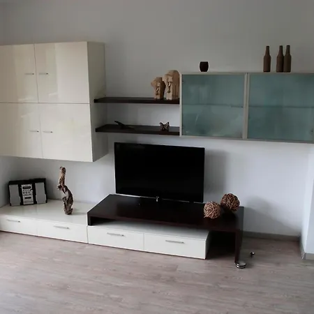 Patrei Mit Kleinem Meerblickauch Beim Duschen Mit Wallbox Daire Eckernförde