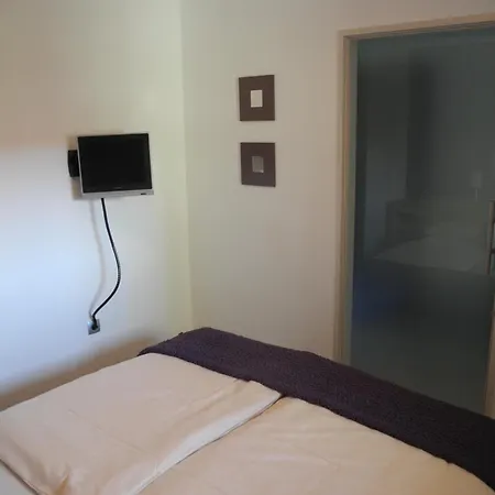 Patrei Mit Kleinem Meerblickauch Beim Duschen Mit Wallbox * Eckernförde